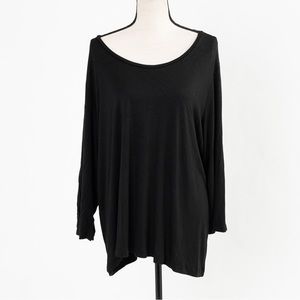 Soft black 3/4 sleeve t-shirt normcore minimalist style by C’est 1946 22/24W